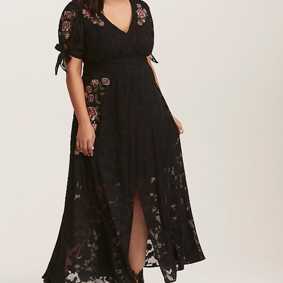 torrid Dresses & Skirts - 💋LAST ONE!Torrid NWT Sz18 FLORAL EMBROIDERED MAXI